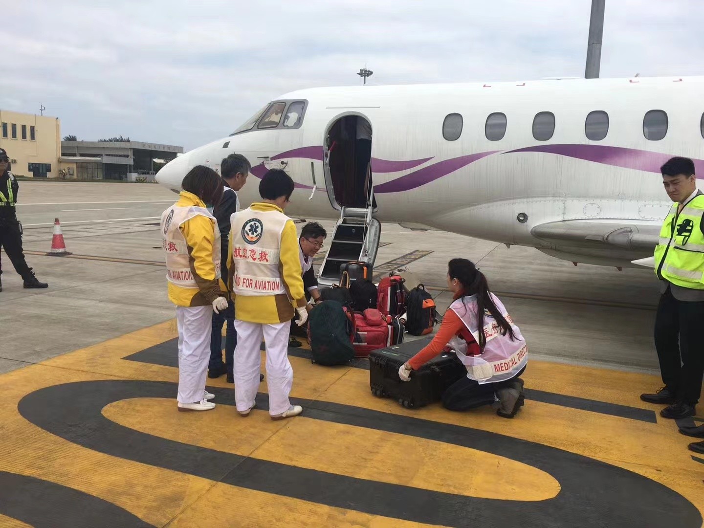 南涧香港出入境救护车出租